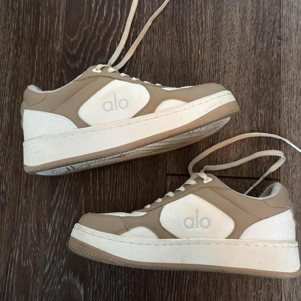 Alo Yoga 01 Classic Sneakers - Picture 3 of 7